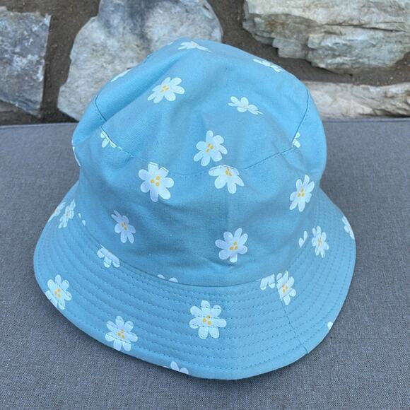 Light blue & white daisies bucket hat - one size - Picture 1 of 4